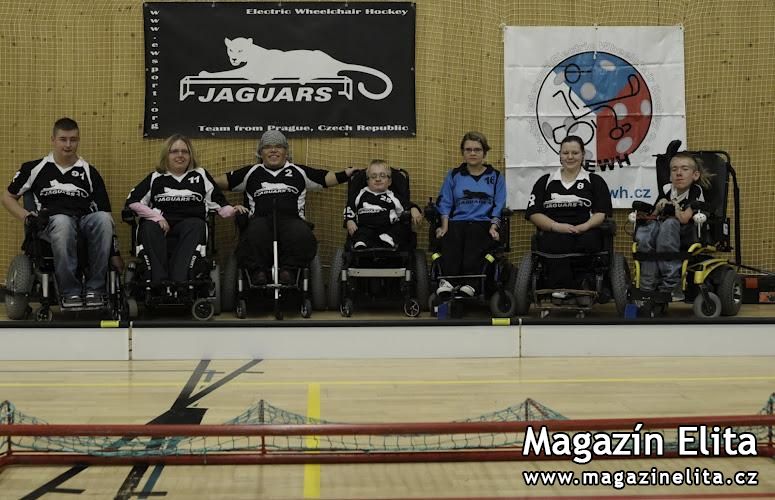 TÝM FLORBALISTŮ NA ELEKTRICKÝCH VOZÍCÍCH JAGUARS NEZTRÁCÍ NADĚJI