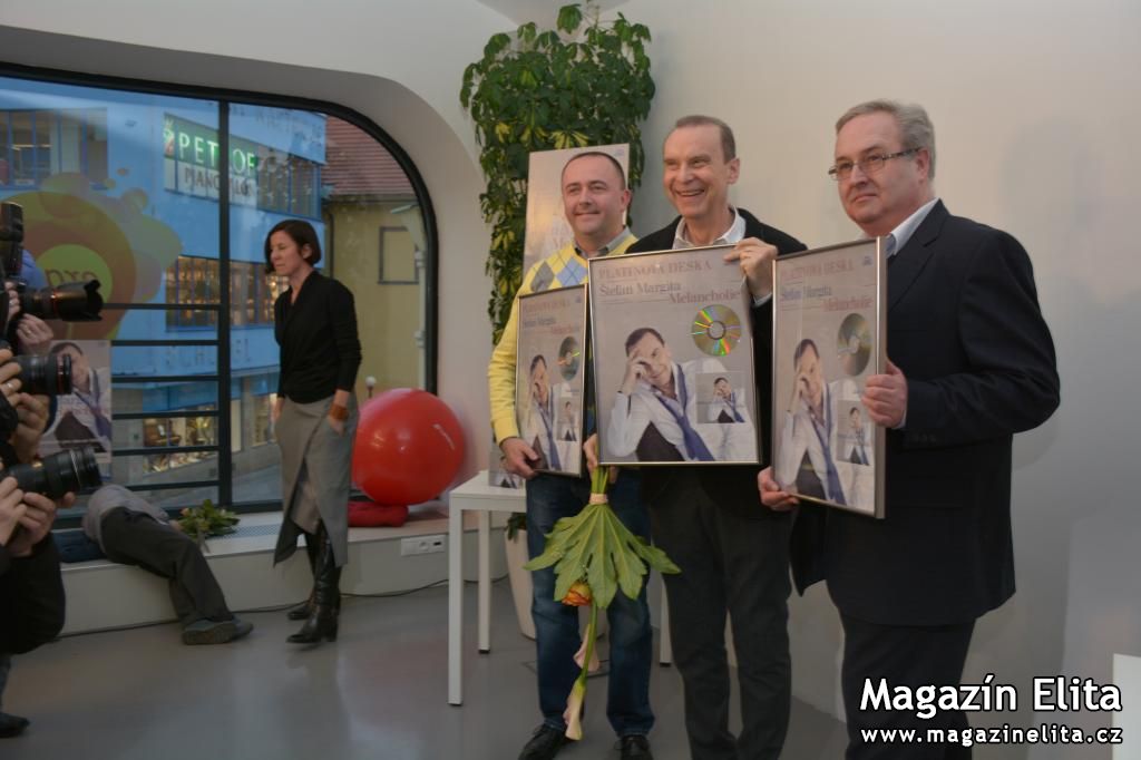 ŠTEFAN MARGITA V ZÁŘÍ POKŘTIL CD A ZA PÁR MĚSÍCŮ BYL OCENĚN PLATINOVOU DESKOU