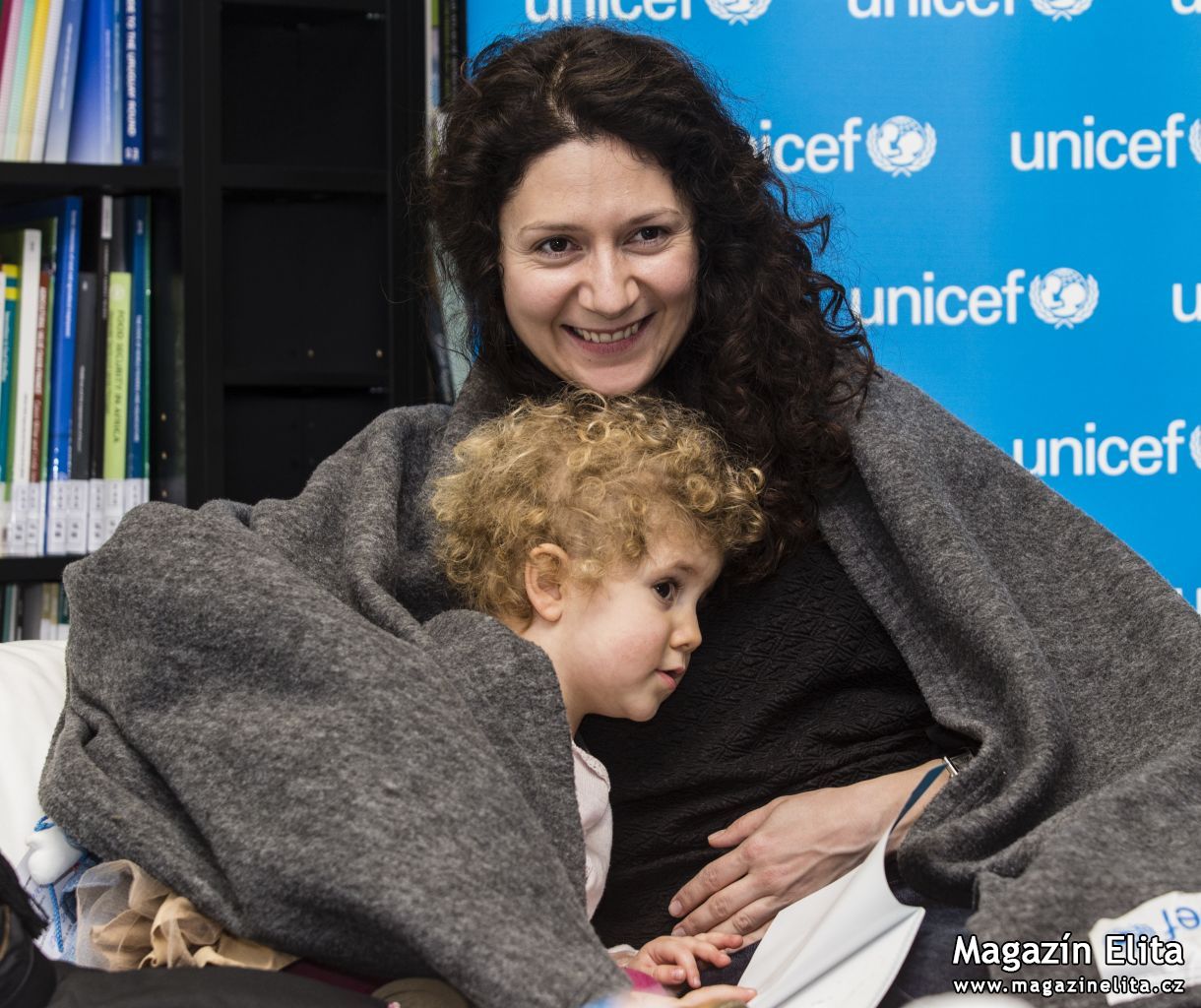 HEREČKA MARTHA ISSOVÁ PODPOŘILA PROGRAMY UNICEF NA POMOC SYRSKÝM DĚTEM
