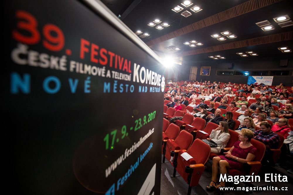 PRÁVĚ PROBÍHÁ FESTIVAL KOMEDIE V NOVÉM MĚSTĚ NAD METUJÍ