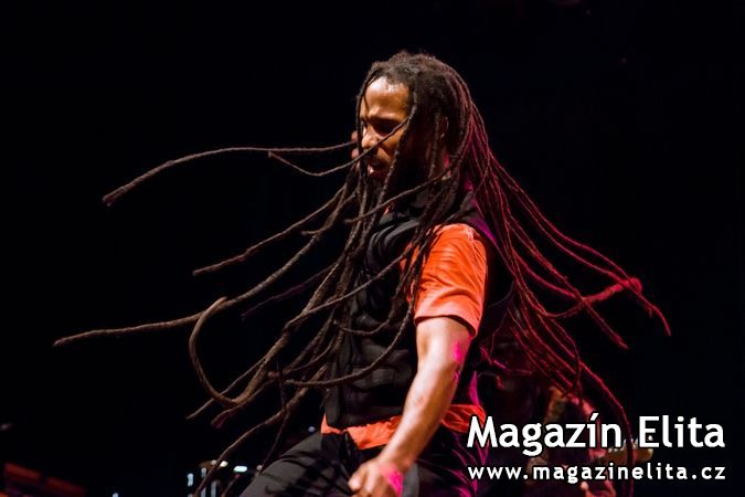 ZIGGY MARLEY, DRŽITEL GRAMMY, POPRVÉ MÍŘÍ DO PRAHY