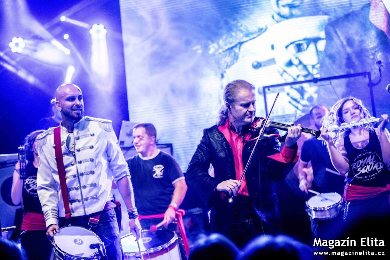 Letní překvapení: Tokhi & Groove Army natočili koncertní videoklip s Pavlem Šporclem k jeho skladbě Surprise