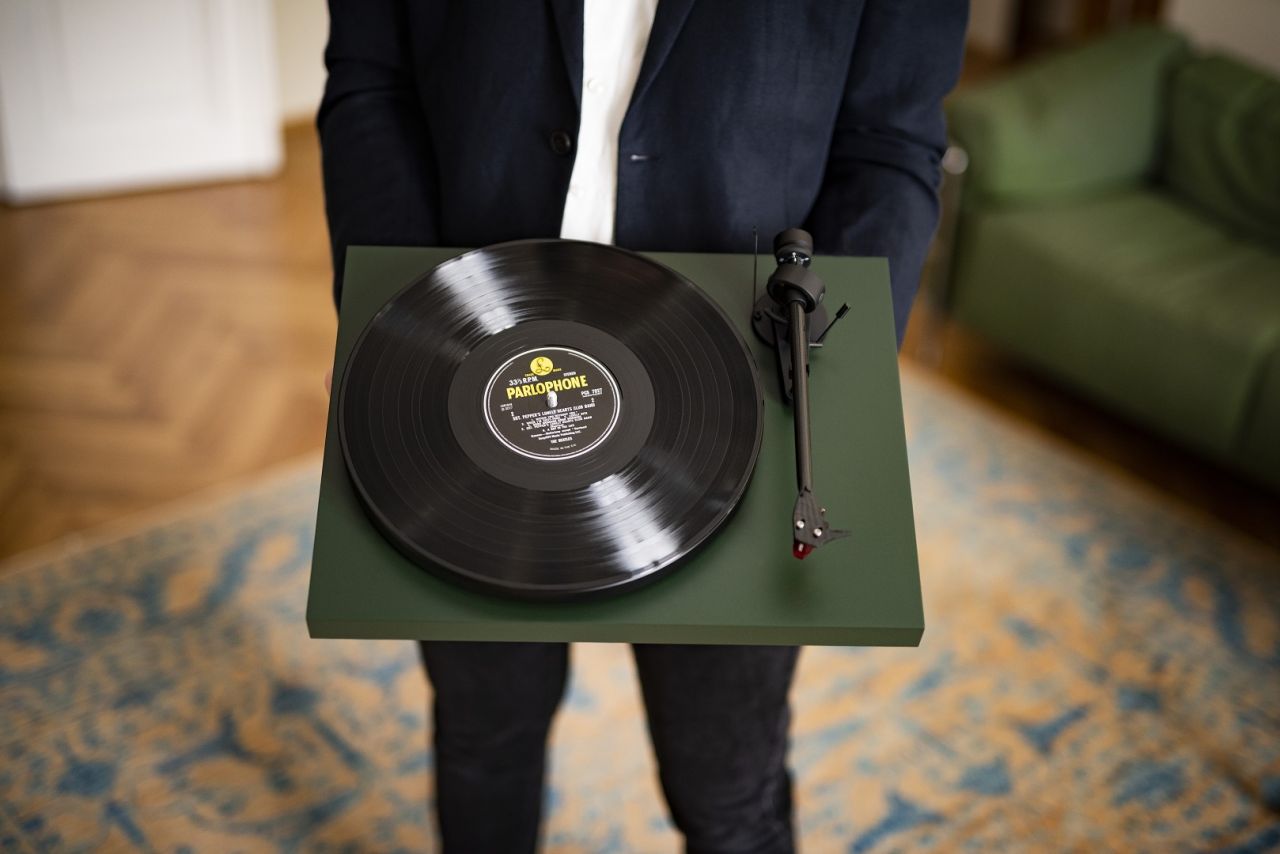 Milujete vinil? Pak musíte mít gramofon Pro-Ject Debut Carbon Evo