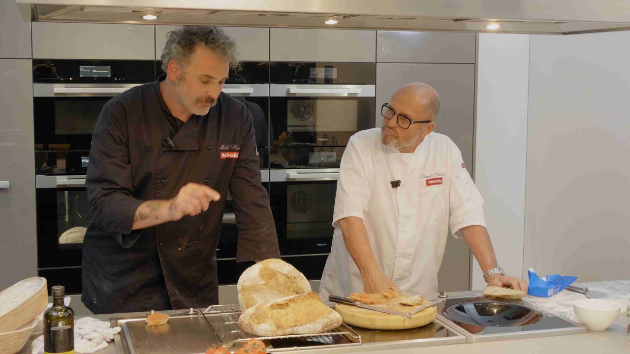 Upečte si kváskový chléb s Miele! Speciální díl online pořadu Miele „Vařte doma jako šéf!“ o pečení kváskového chleba má úspěch
