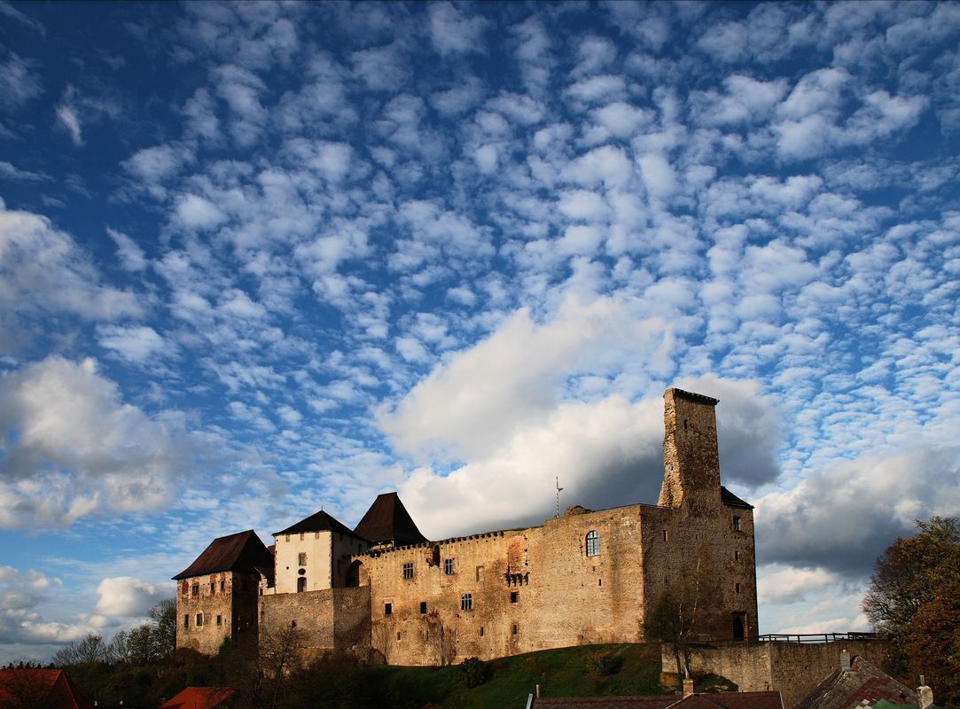 Vzácná Lipnická bible z doby husitské se vrátí v létě na hrad Lipnice nad Sázavou