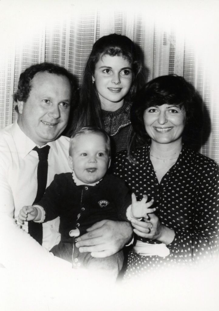 19074