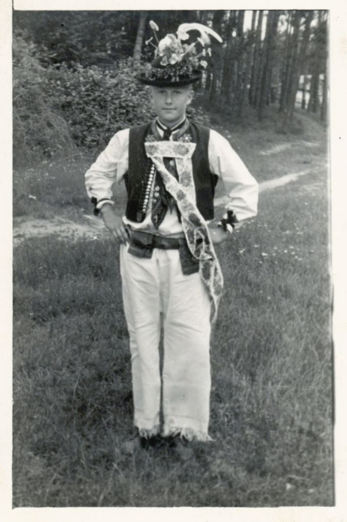 19075