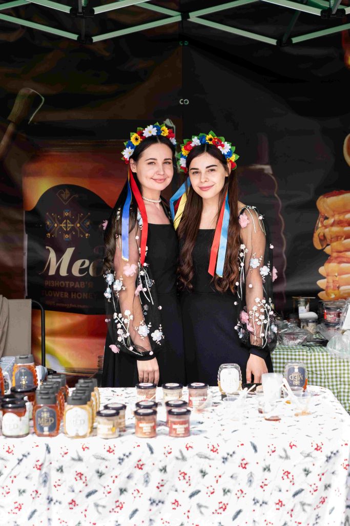 vyshyvanka-day-2025-v-holesovicke-trznici-festival-pratelstvi-ukrajinske-kultury-a-gastronomie