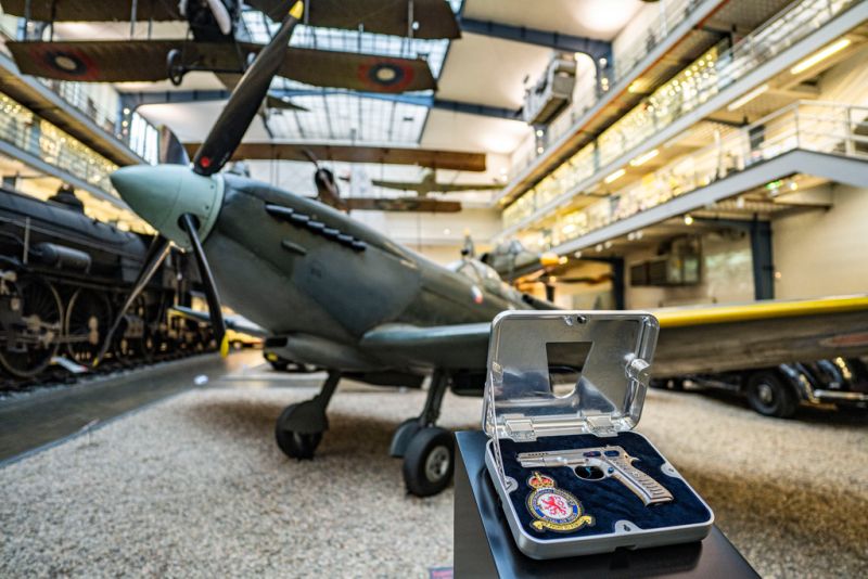 limitovana-edice-cz-75-raf-vzdava-hold-ceskoslovenskym-letcum-v-royal-air-force