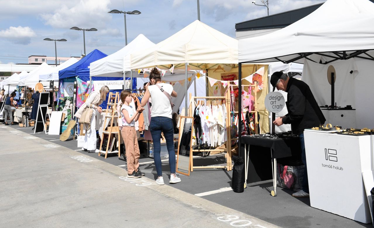 o-vikendu-se-konal-pure-fest-novy-typ-design-marketu-ktery-propojil-kulturni-zazitky-a-udrzitelnost