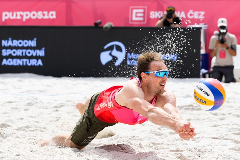 cesko-zilo-beachvolejbalem-perusic-a-schweiner-vybojovali-na-j-t-banka-ostrava-beach-pro-bronz