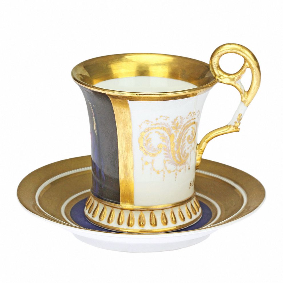krehkou-krasu-s-pribehem-objevite-v-antiques-cinolter