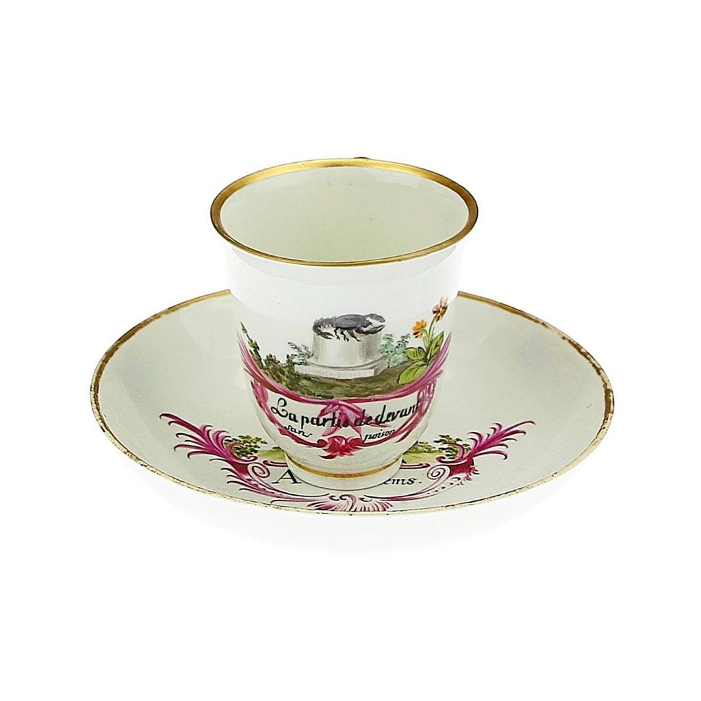 krehkou-krasu-s-pribehem-objevite-v-antiques-cinolter