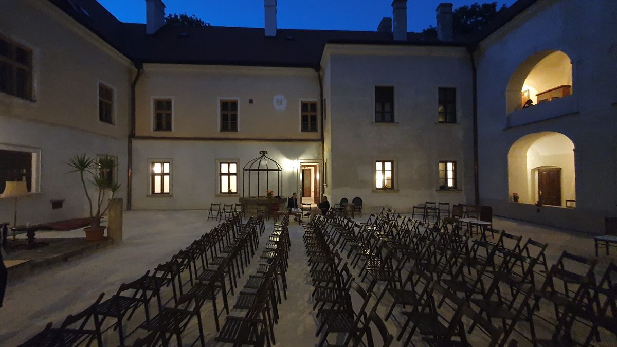 zamek-ve-zdounkach-zve-na-9-rocnik-hudebniho-festivalu-zdounecke-arkady