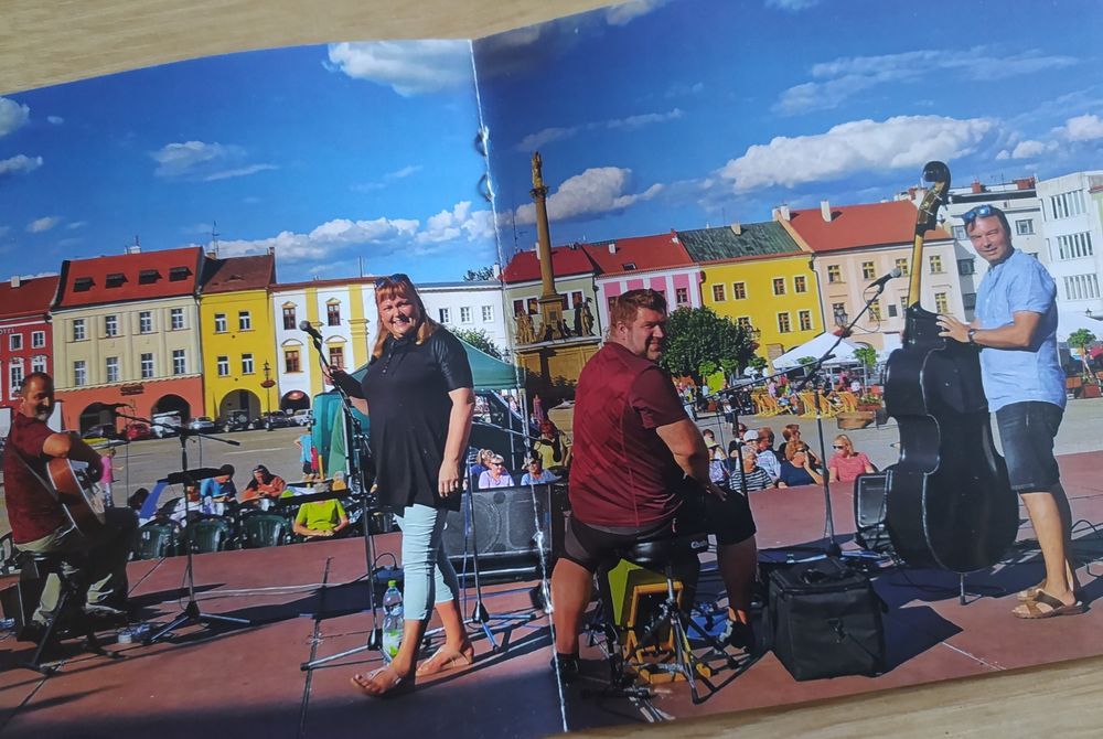 album-kromerizske-hudebni-skupiny-jamtour-rezonuje-v-dokonale-souhre