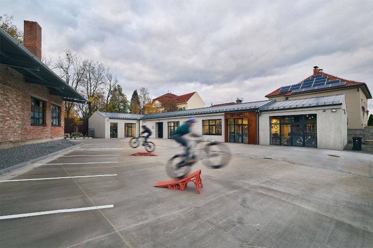 nove-zazemi-cyklisticke-firmy-je-pocin-designerky-jany-parizkove