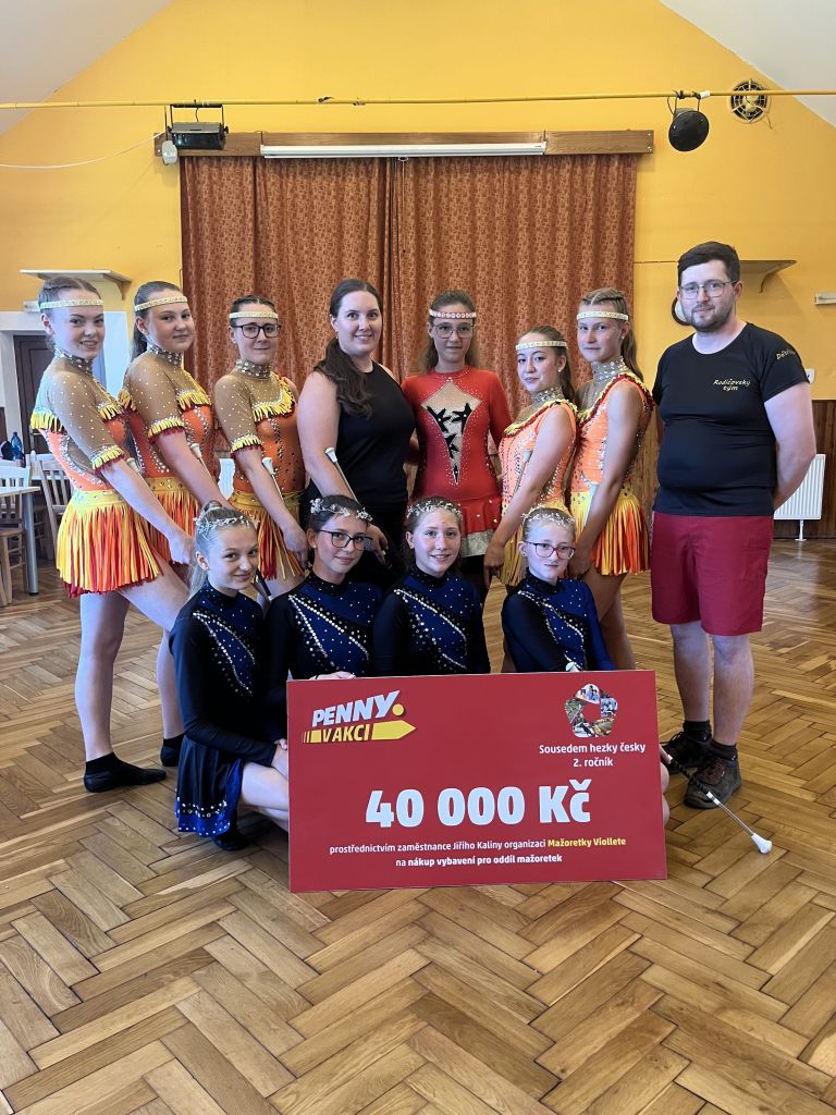 mazoretky-z-detrichova-maji-nove-kostymy-diky-iniciative-sousedem-hezky-cesky