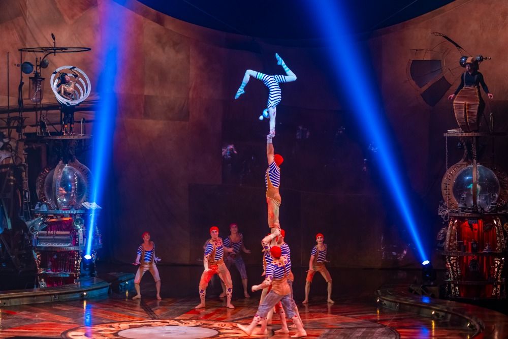 posledni-sance-zazit-v-praze-neuveritelne-akrobaticke-umeni-pod-strechou-velkeho-sapito-cirque-du-soleil