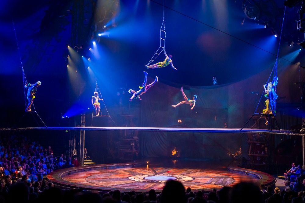 posledni-sance-zazit-v-praze-neuveritelne-akrobaticke-umeni-pod-strechou-velkeho-sapito-cirque-du-soleil
