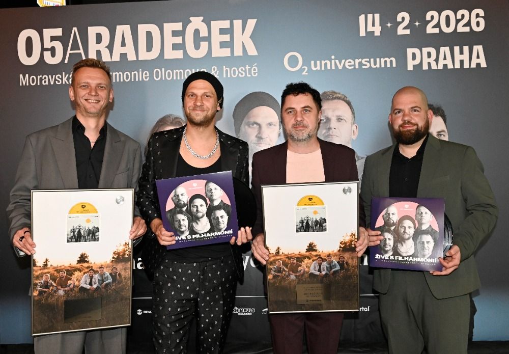 o5-a-radecek-pokrtili-ep-zive-s-filharmonii-a-prevzali-platinove-oceneni-za-horalove
