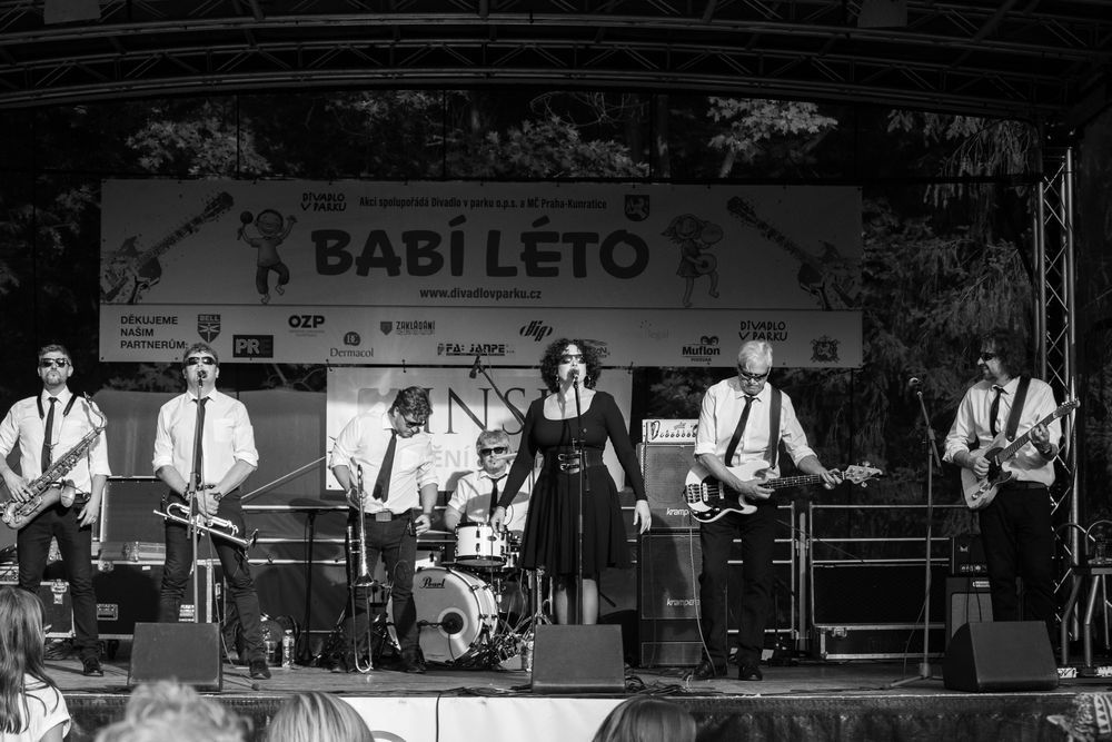 karel-sucha-v-prazskem-kine-pritomnost-oslavi-laura-a-jeji-tygri-sve-poceti