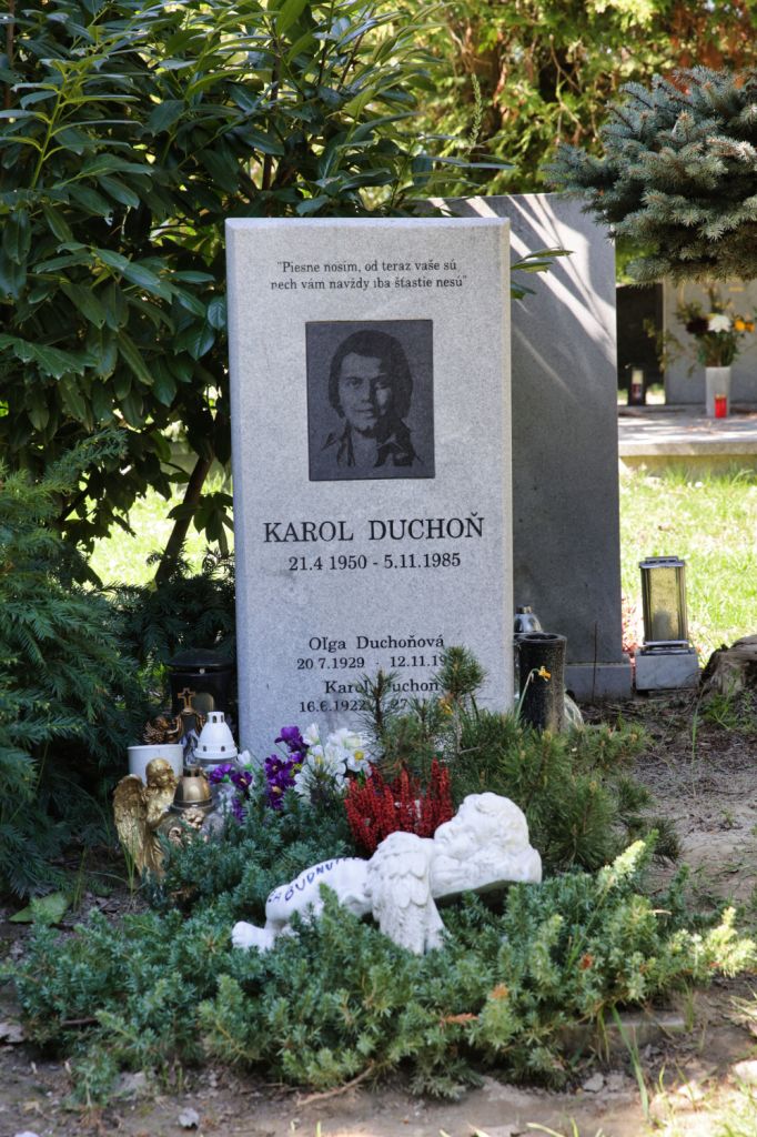 karci-autenticky-portret-karola-duchone-v-barvach-zivota-i-hudby