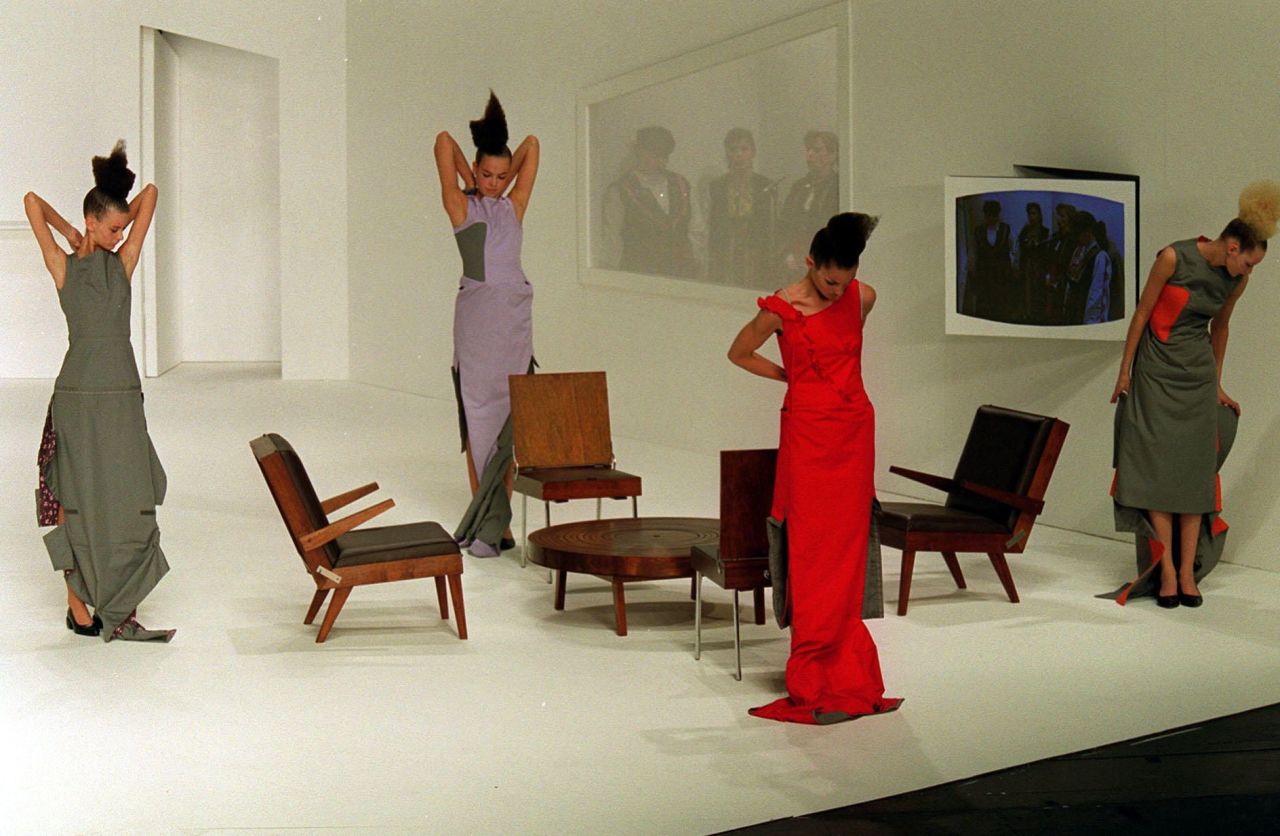 moda-jako-performance-vitra-design-museum-zve-na-vystavu-catwalk-the-art-of-the-fashion-show