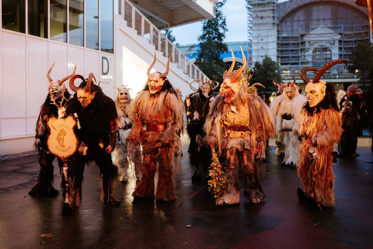 krampus-show-slavi-5-let-demoni-ohen-a-pekelny-kotel-opet-na-vystavisti