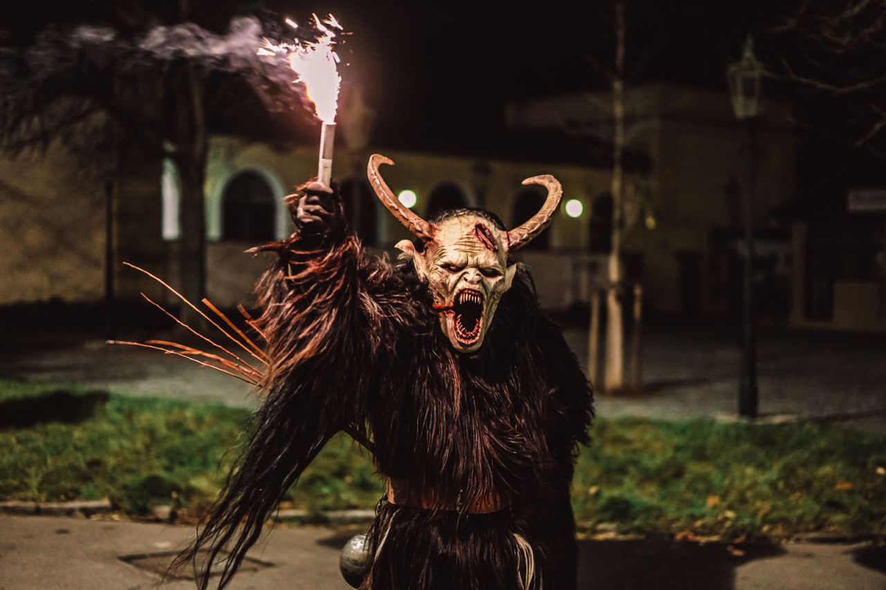 krampus-show-slavi-5-let-demoni-ohen-a-pekelny-kotel-opet-na-vystavisti