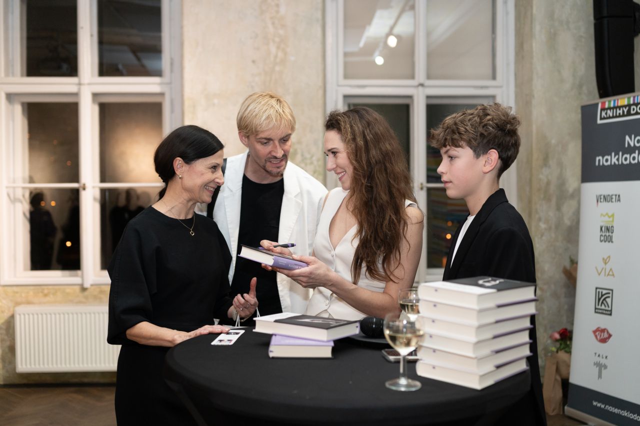 nikola-marova-prilakala-hvezdy-na-krest-sve-knihy