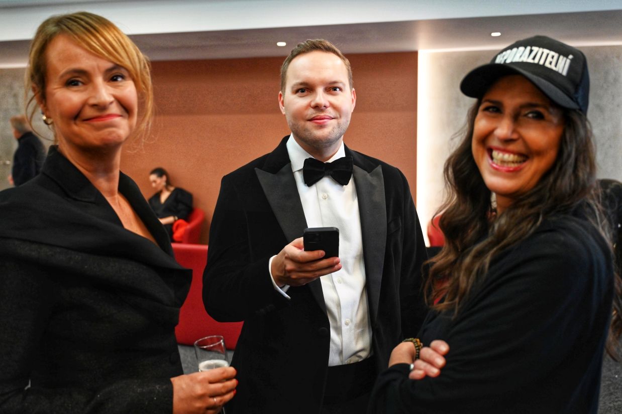 hollywoodska-hvezda-til-schweiger-prijel-do-prahy-na-premieru-filmu-neporazitelni