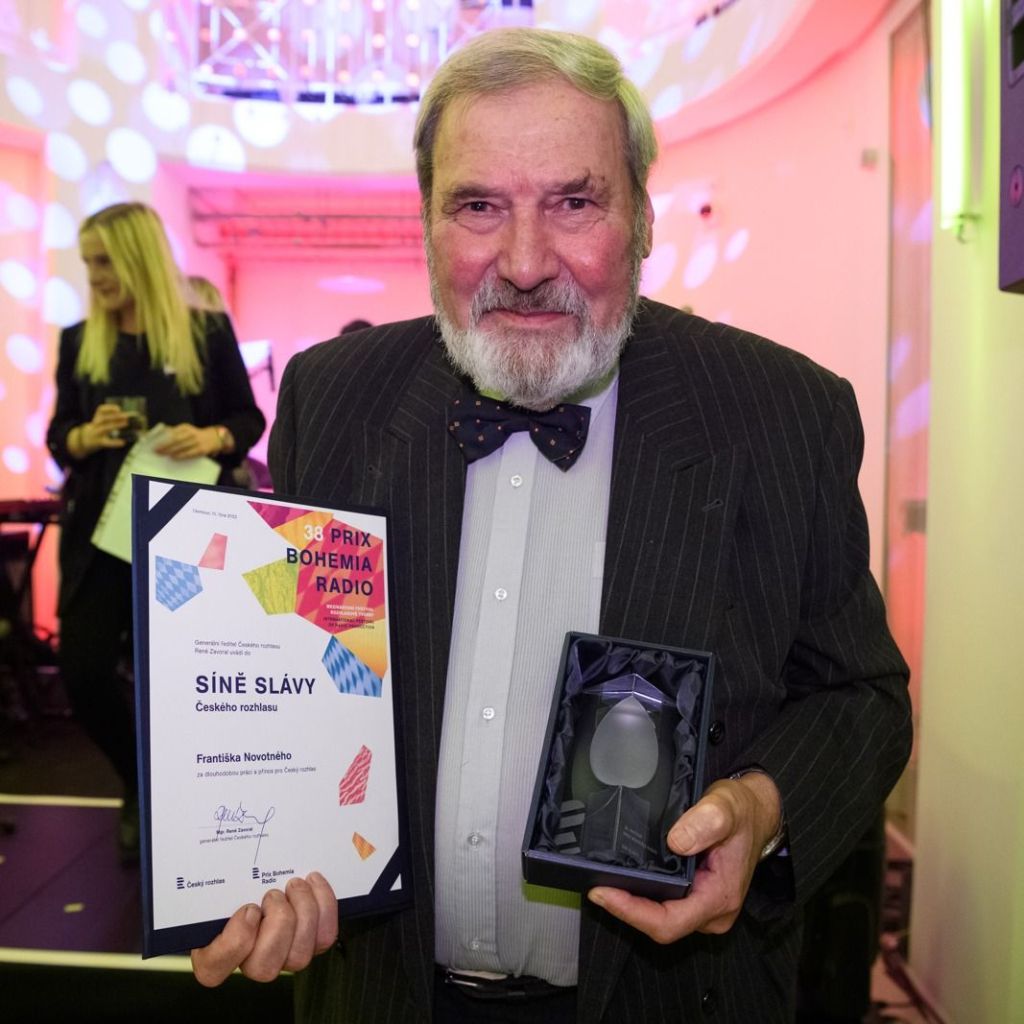 frantisku-novotnemu-vychazi-nova-kniha-adventni-radosti