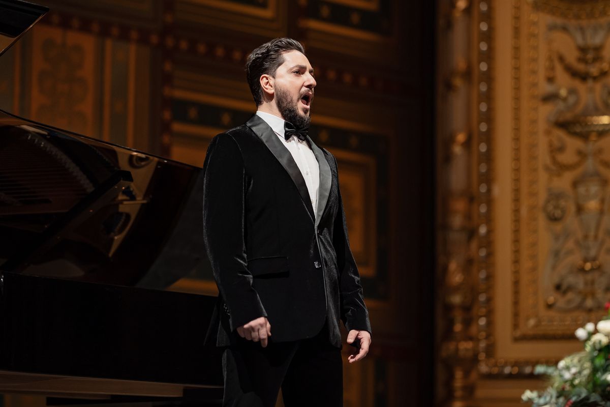 v-teto-sezone-me-ceka-jeste-nekolik-krasnych-roli-rika-tenorista-raman-hasyamu