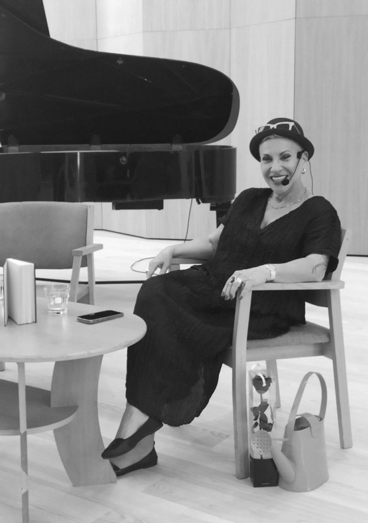 nova-povidkova-kniha-dagmar-peckove-tanec-mezi-vejci-voni-zivotem-a-clovecinou