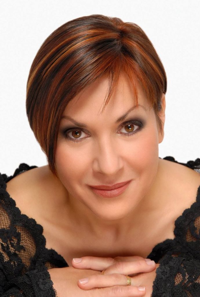 nova-povidkova-kniha-dagmar-peckove-tanec-mezi-vejci-voni-zivotem-a-clovecinou