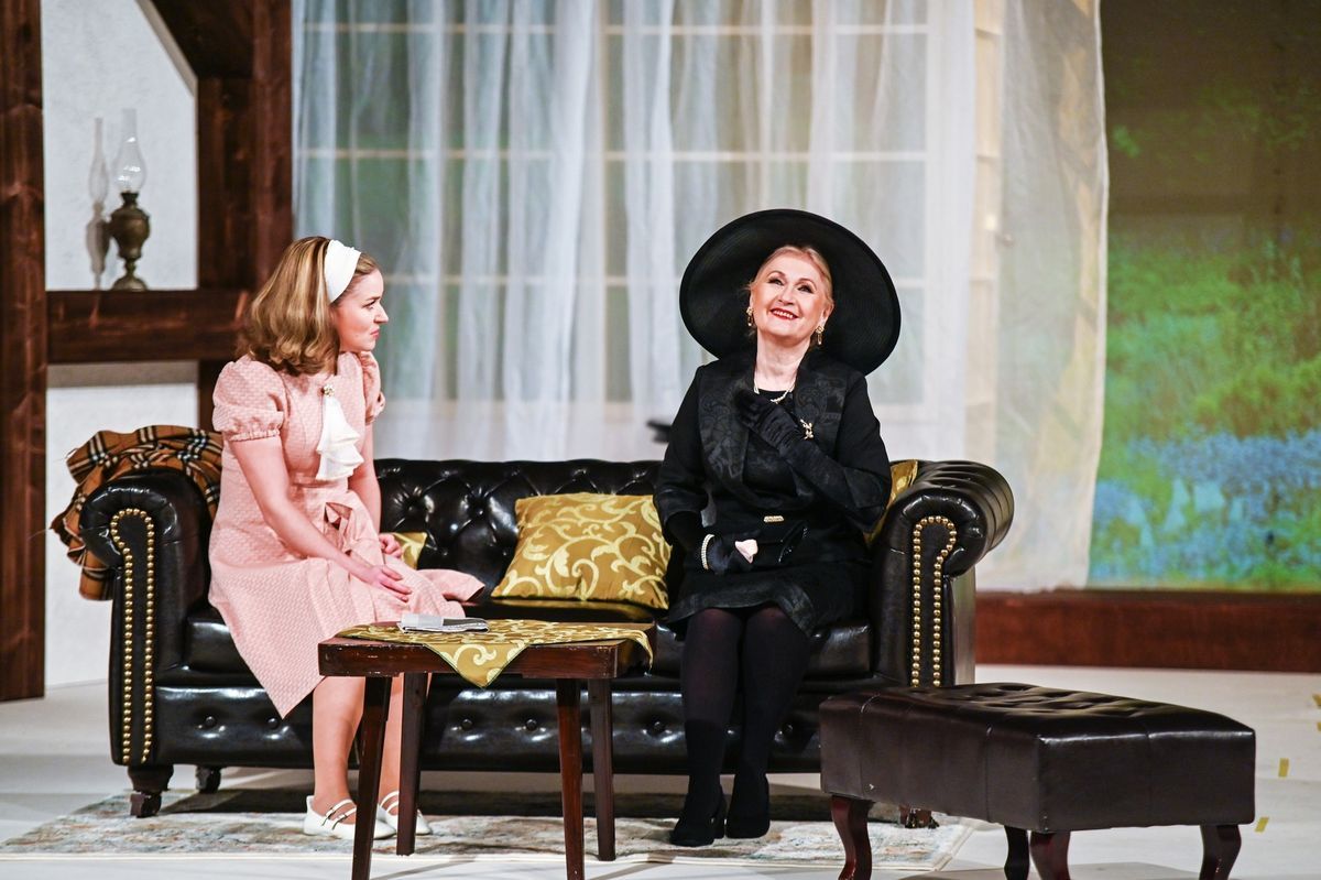 laska-mezi-nebem-a-zemi-je-v-moravskem-divadle-olomouc-brilantni-ducharska-komedie