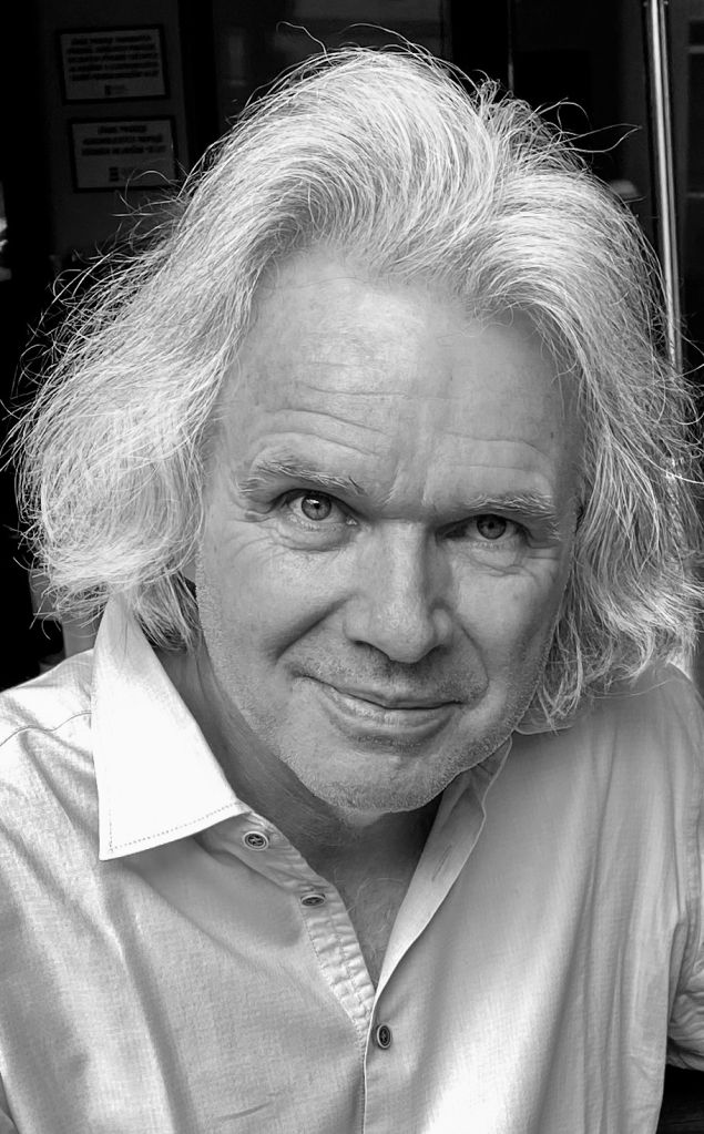 tisic-oci-kniha-kterou-nebudete-cist-ale-zit