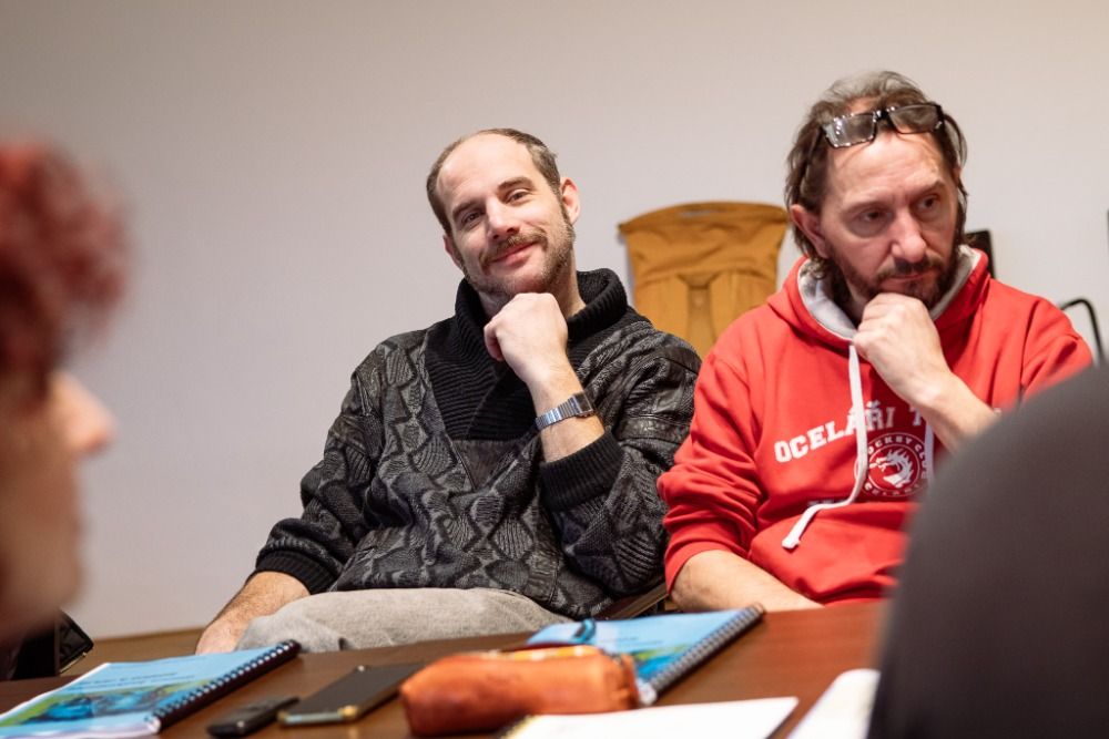 svandovo-divadlo-uvede-romea-a-julii-s-oskarem-hesem-a-anetou-kalertovou