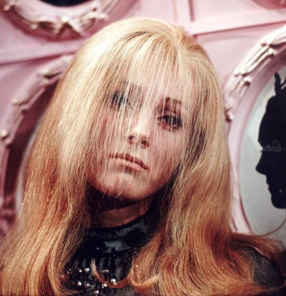 vite-v-kolika-filmech-hrala-a-zpivala-helena-vondrackova-pred-novou-komedii-svihaci