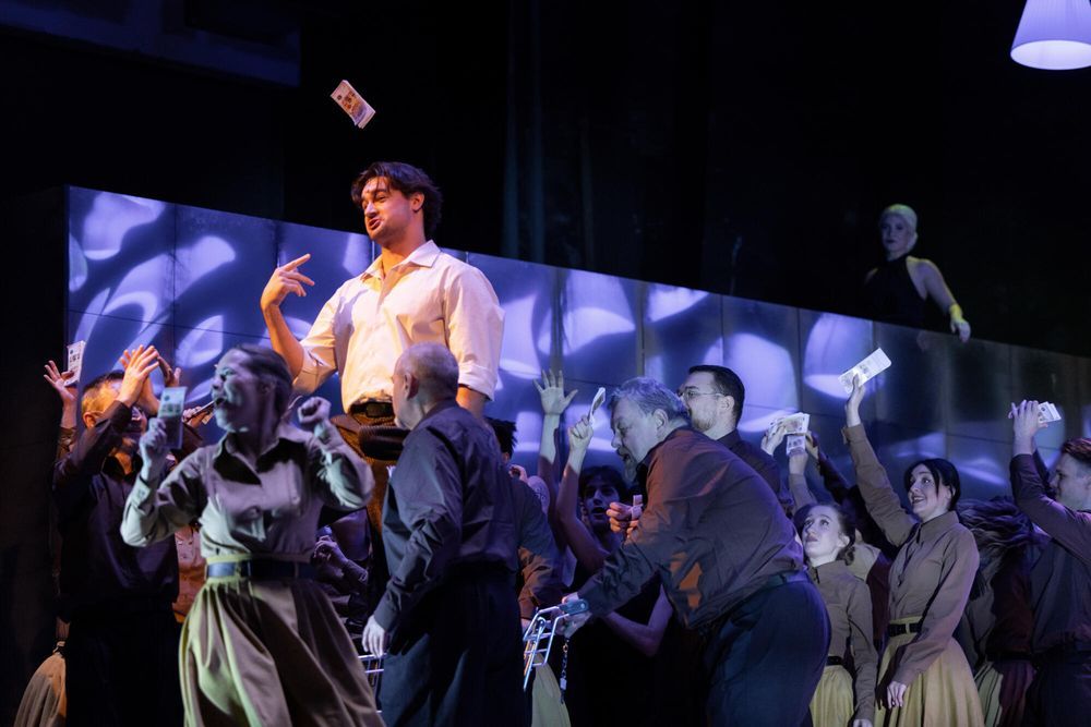 olomoucka-evita-uchvacuje-barvitym-pribehem-silou-hudby-a-inscenacni-krasou