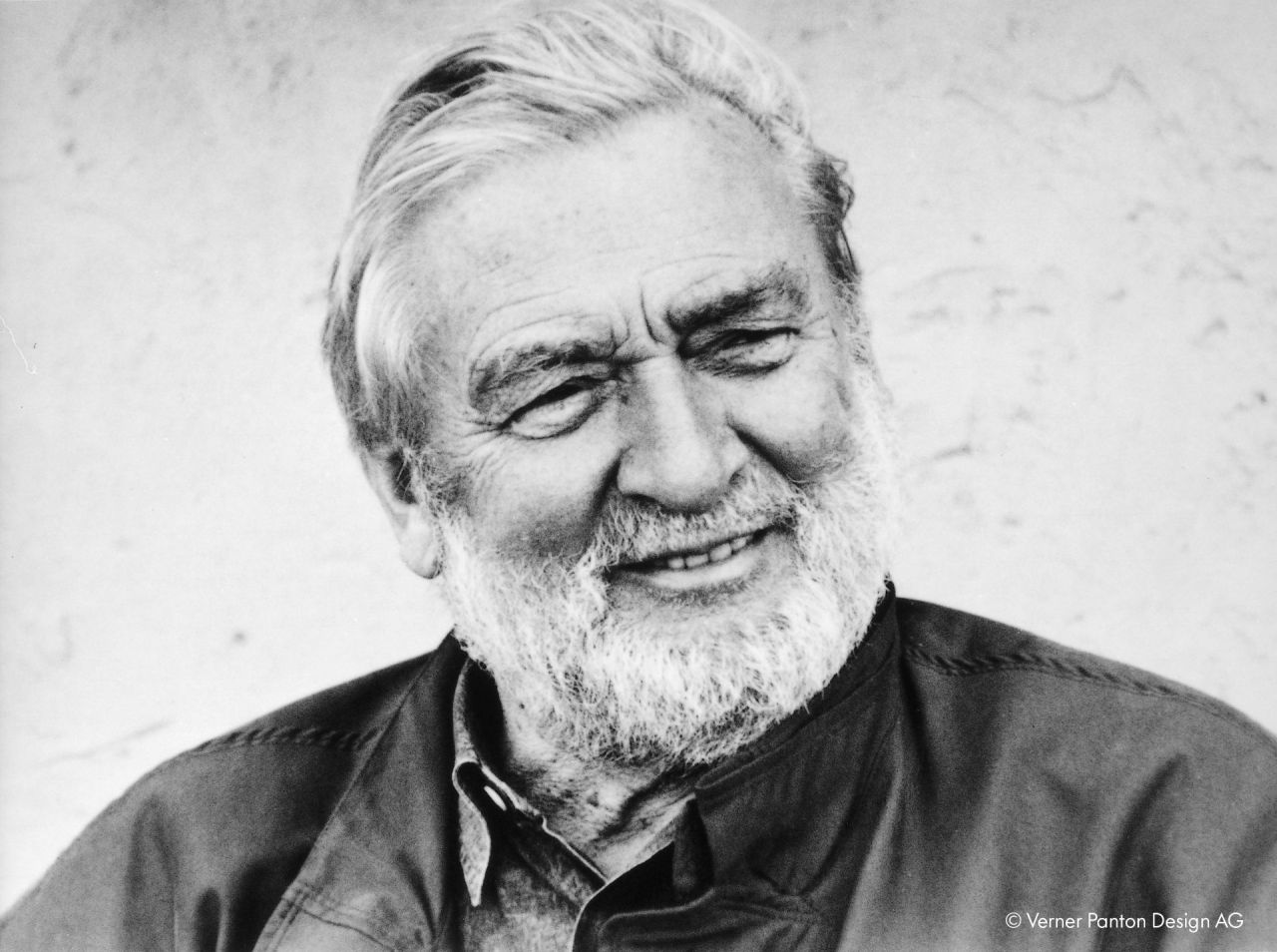 verner-panton-100-let-vitra-slavi-a-uvadi-limitovanou-heart-cone-chair