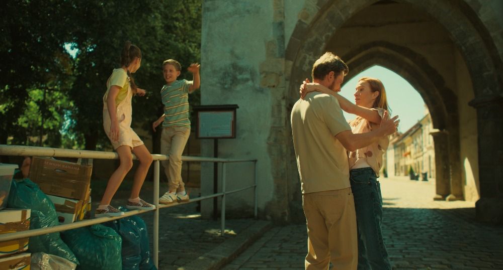 prani-k-narozeninam-krtiny-komedie-kde-dobre-umysly-opet-konci-katastrofou