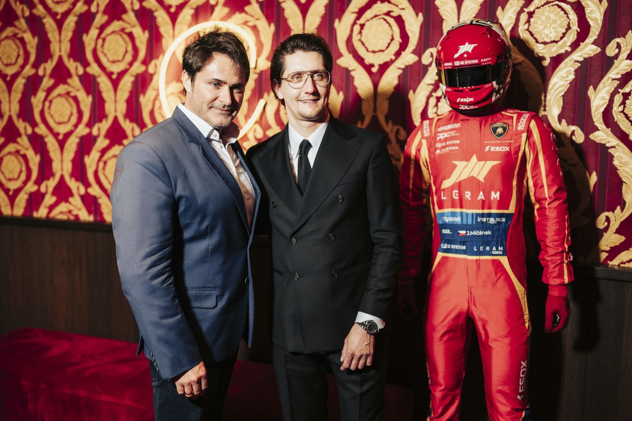 micanek-motorsport-predstavil-film-a-podporil-dum-pro-julii