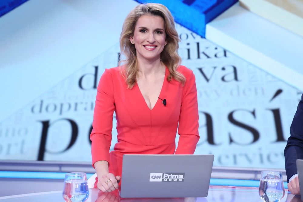 lenka-spillarova-se-vraci-na-obrazovku-novy-den-odstartuje-stylove-na-jeji-svatek