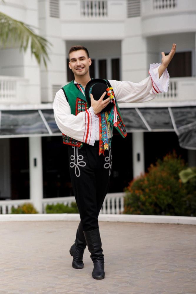 uspech-z-filipin-martin-cerny-okouzlil-porotu-a-odvazi-si-hned-tri-oceneni