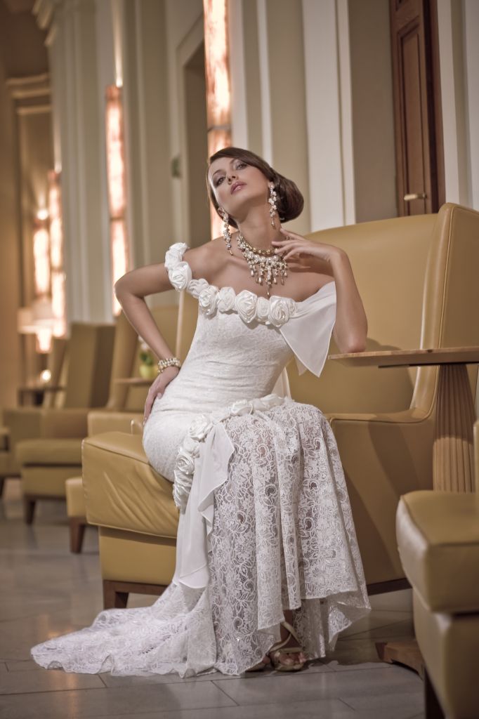 jirina-tauchmanova-nadcasova-zenskost-v-mode-skle-i-lokalni-vyrobe