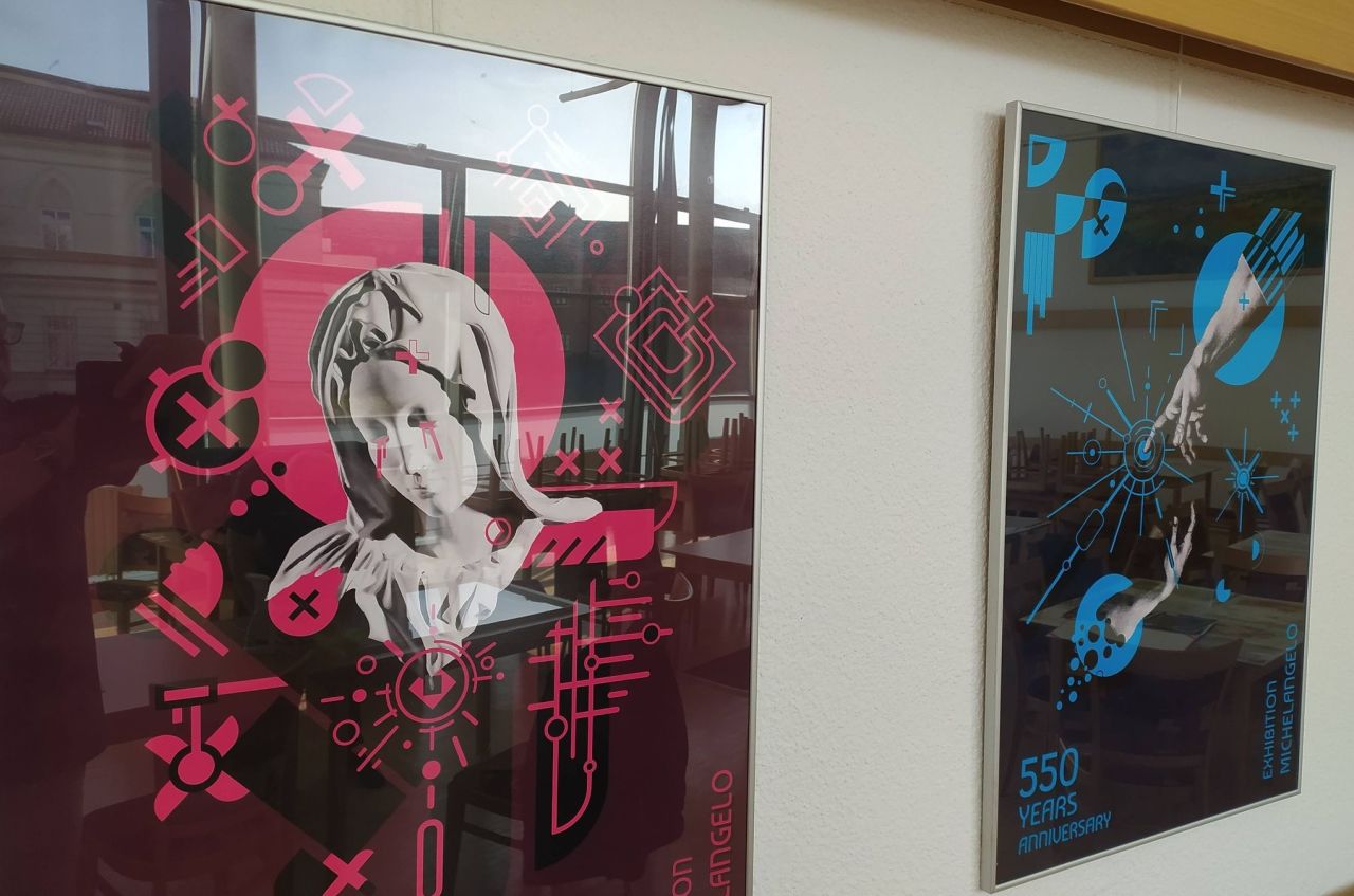 mlady-vytvarnik-ondrej-kopecky-predstavuje-svou-tvorbu-v-dome-kultury-v-kromerizi