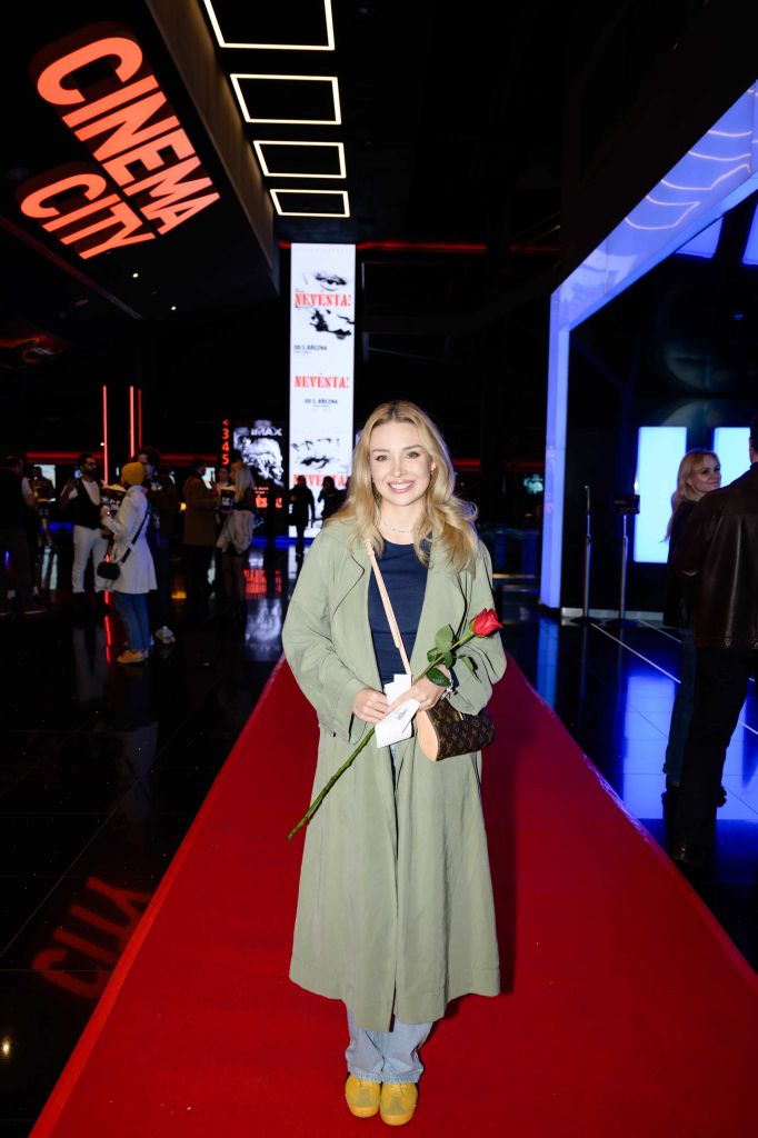 zname-tvare-dorazily-na-premieru-filmu-nevesta