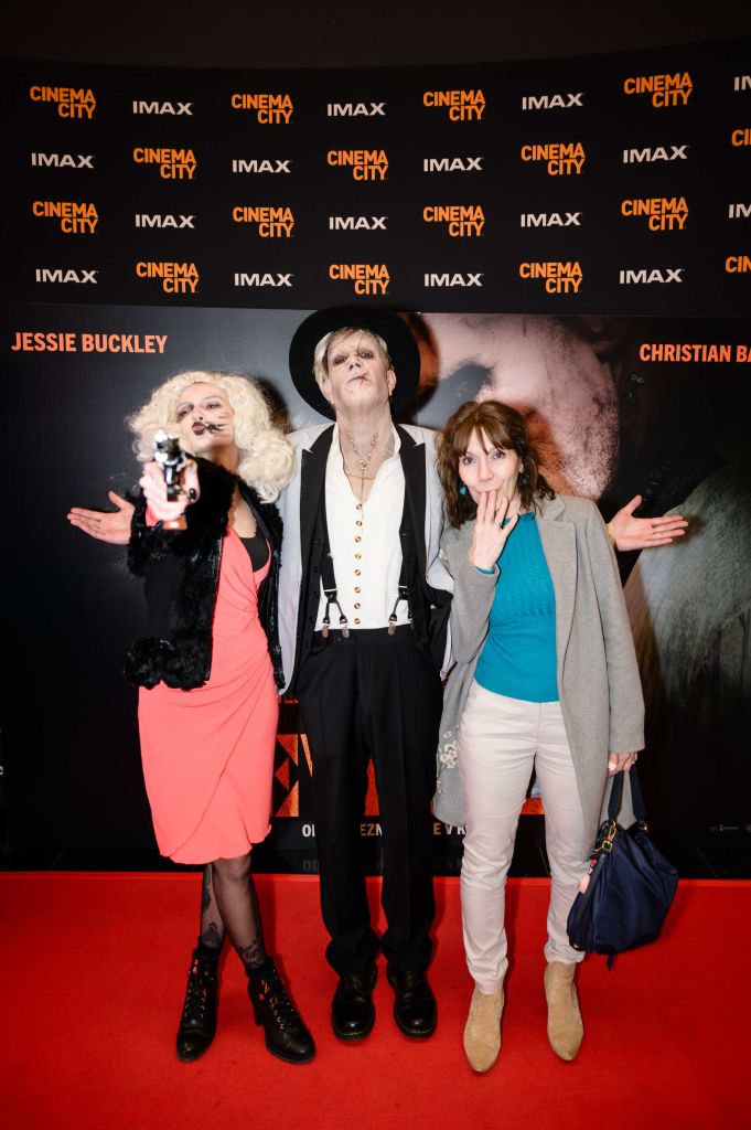 zname-tvare-dorazily-na-premieru-filmu-nevesta