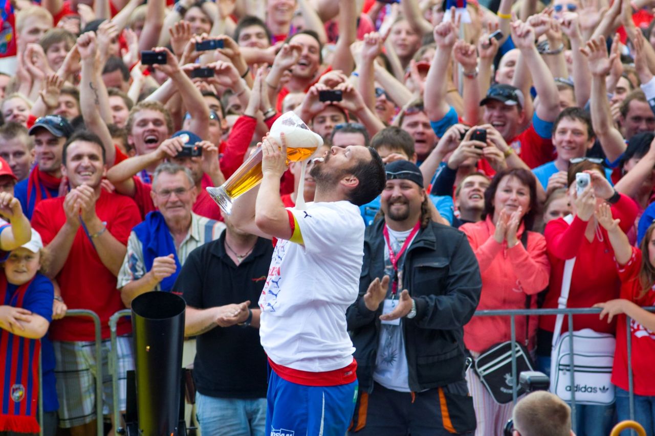 gambrinus-chysta-vyrocni-plechovky-se-soutezi-k-15-vyroci-prvniho-titulu-fc-viktoria-plzen